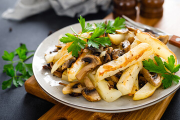 Potato fried with champignon mushrooms