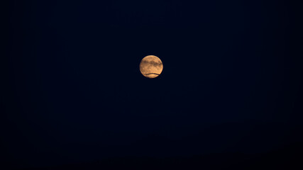 Mond mit Wolken