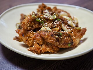 아시아 음식 마늘양념 후라이드 치킨