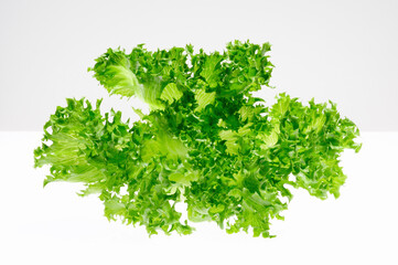 白バックにフリルアイス