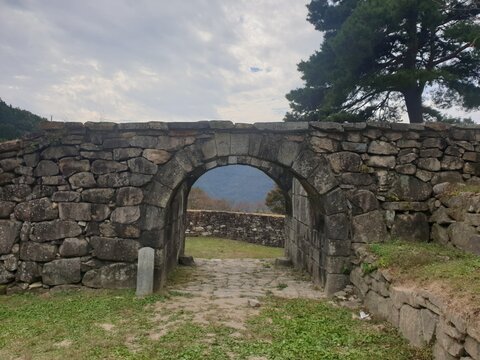 wanju, south korea, korea tradition house style hanok, BTS visited this place. this town have old mountain catsle, resorvoir etc