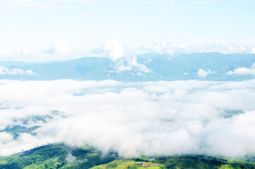 Obraz premium Panoramic views of the misty white mountains