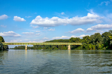 Fototapeta na wymiar Bridge on the river