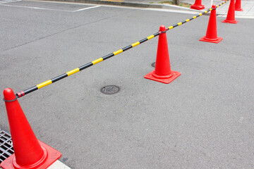 道路工事中の道路封鎖パイロン