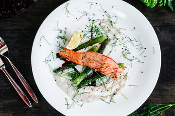Baked salmon with asparagus and sauce