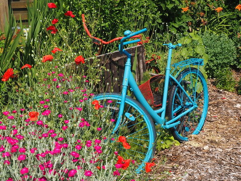 Gartendekoration, Fahrrad im Beet 