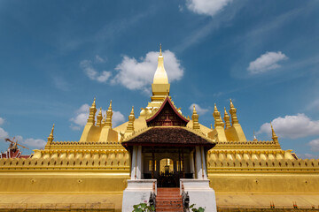 Fototapeta na wymiar Pha That Luang Vientiane Golden Pagoda in Vientiane, Laos. sky background beautiful.
