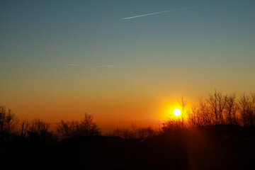 Bellissimo tramonto dal sentiero che porta al monte Bollettone in Lombardia, viaggi e paesaggi in Italia