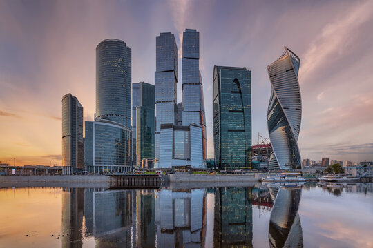 Moscow-City Bilder – Durchsuchen 3,368 Archivfotos, Vektorgrafiken und ...