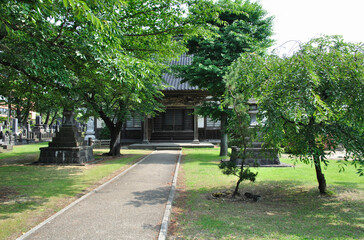 初夏の酒田・泉流寺　本堂