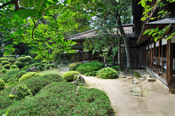 初夏の酒田・本間美術館　庭園と本館