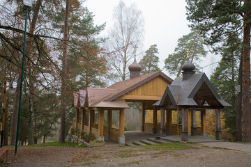 Fototapeta na wymiar wooden church and crosses on Grabarka mountain in poland on an autumn day