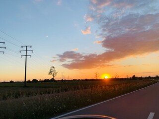 Landschaft mit Sonnenuntergang