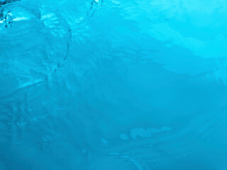 ブルートーンの水面