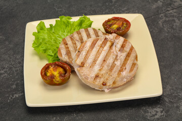 Grilled tuna steak with kumato