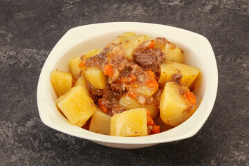 Roasted potato and beef with sauce