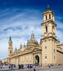 Fototapeta premium Cathedral Basilica of Nuestra señora del Pilar during the weekend of celebration of the patron saint with fewer people than usual due to the Covid-19 pandemic