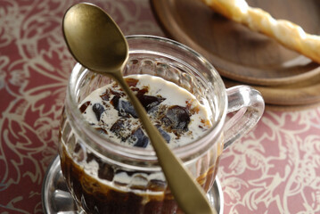 コーヒーゼリーとスプーン