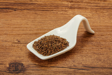 Dry zeera seeds in the bowl