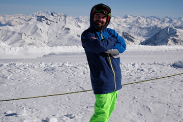 ski fahrer posing berg