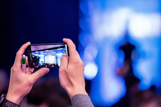 Filming a Business Conference Event With a Smartphone