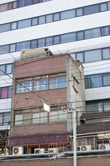 立ち退きしない古いビル
