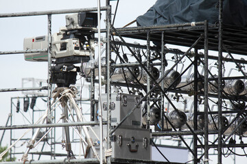 イベントの照明器具とテレビカメラ