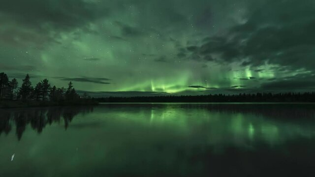 Auroras reflecting from a still lake 