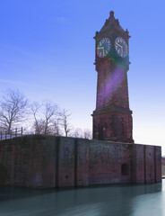 Uhr turm mit einem schönen Himmel 