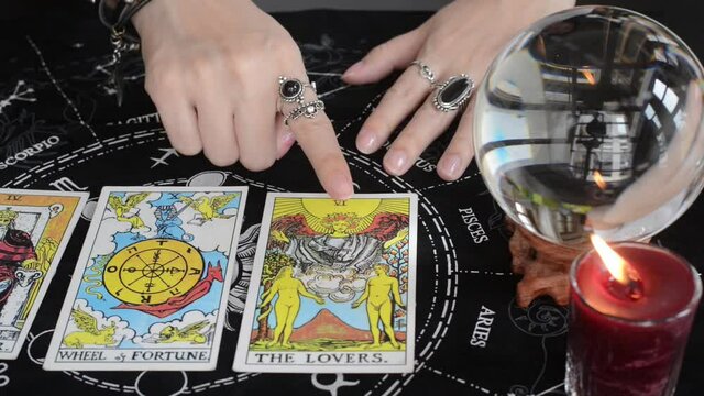 Tarot cards that are used to tell prophecies. The future of each person The fortune teller will guide and give answers about the future. According to the prophecy from tarot cards.