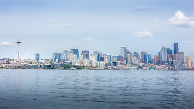 The skyline of Seatlle, Washington seen from the water
