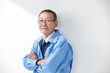 作業着のシニア男性