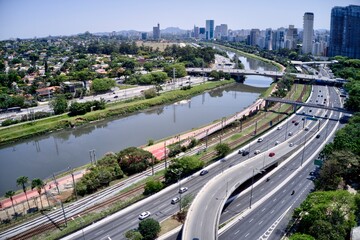 Vista aérea da vida urbana em São Paulo. 
Marginal Pinheiros.