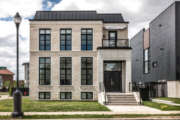 Big modern luxury furnished house in Montreal with swimming pool and backyard