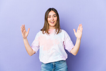 Young caucasian woman holding something little with forefingers, smiling and confident.