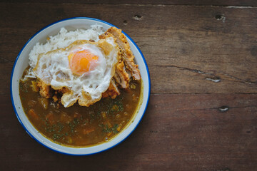 Fried Pork Curry with Fried Egg and Rice It is a food that has been influenced from Japan. It has been adapted to suit Thai people. 