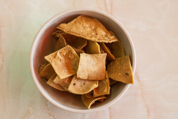 Totopos in a bowl, Chips in Mexico, Nachos