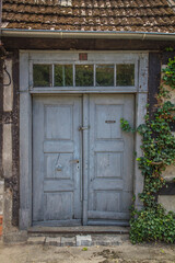 Fototapeta na wymiar Old wooden door of a residential house
