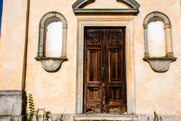 Fototapeta na wymiar door with niches