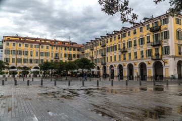 Fototapeta na wymiar Place Garibaldi à Nice sur la Côte d'Azur