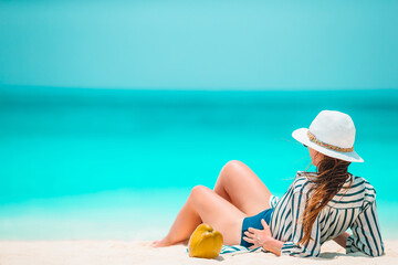 Fototapeta na wymiar Young beautiful woman on beach vacation on Caribs