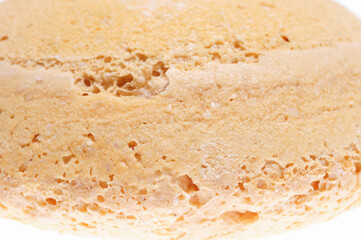 白バックにカルメ焼きのアップ