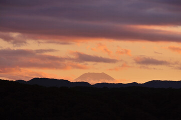 夕焼け雲と富士