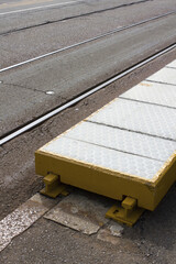 路面電車の駅ホーム