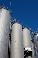 工場の貯蔵タンク