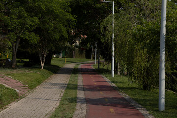 Naklejka premium Ciclovia para caminhada e ciclismo