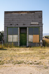 Fototapeta na wymiar Old abandoned building in rural Ovid, Idaho on a sunny day