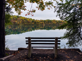 Fototapeta premium Green Lakes State Park (New-York, U.S.A.) beautiful place for vacation, camping, for walking