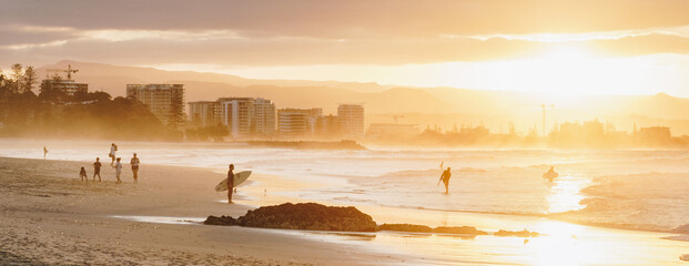 Wide shot of the beach at Snapper rocks and rainbow bay, Queensland - obrazy, fototapety, plakaty