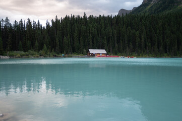 Fototapeta na wymiar Beautiful Lake Louise landscape